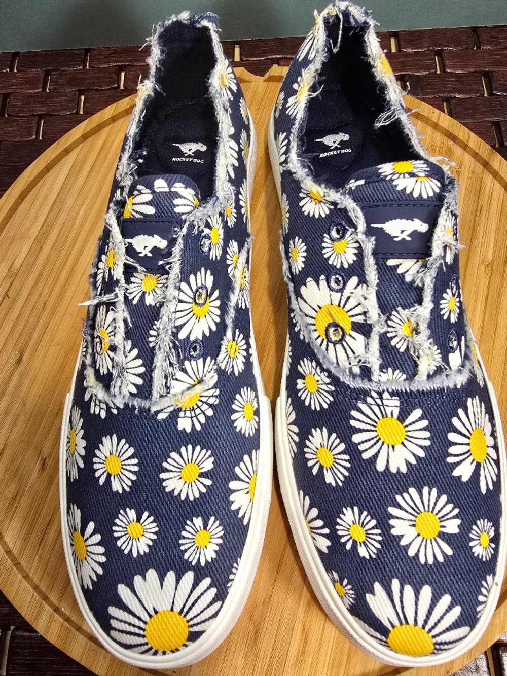 Rocket Dog Shoes Women's 10 Casual Comfort Slip On Sneakers Daisies